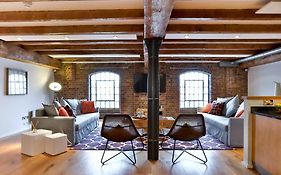 Wild Roses Serviced Apartments - Excel Warehouse 1